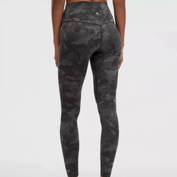 Lululemon Black Camouflage/ lace design Align HR Pant 28" - Picture 2 of 3
